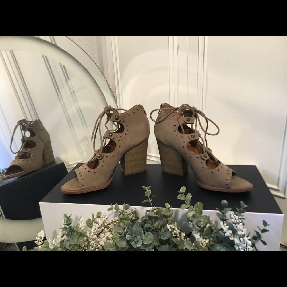 BKE Sole Chunk Heel 🌻